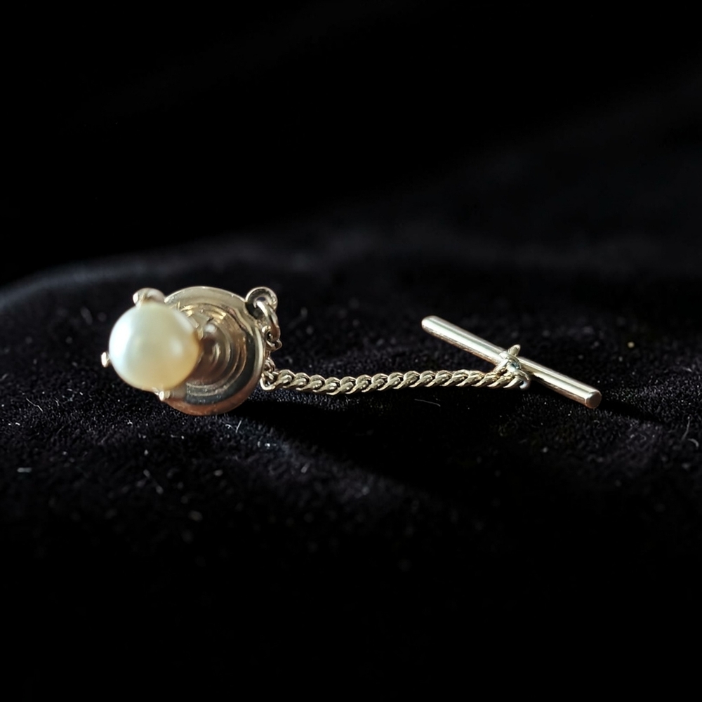 Vintage Pearl & Gold Tone Tie Tac